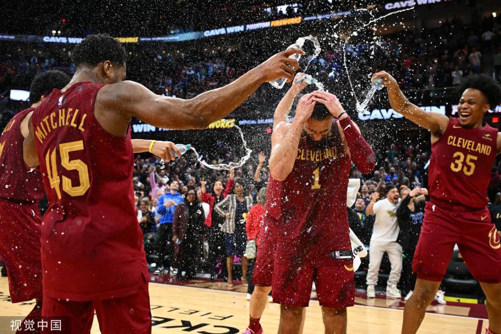 球员受伤时 球员受伤时