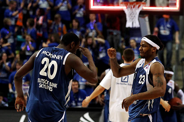 斗勇的比拼 斗勇的比拼