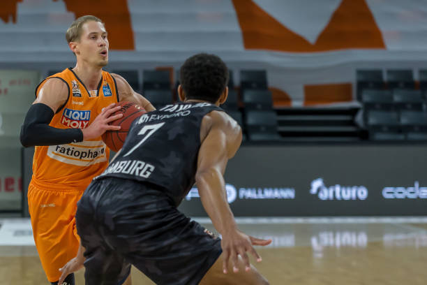 中扮演着举 中扮演着举